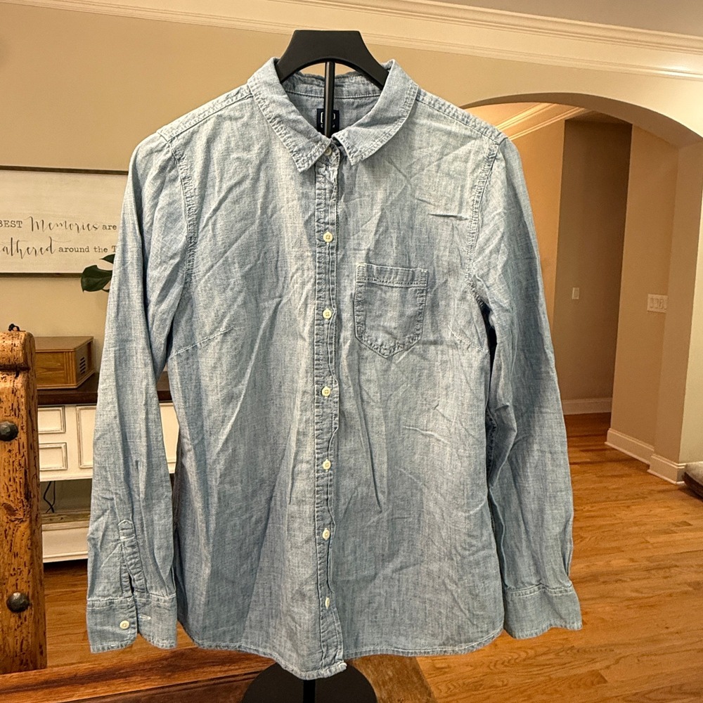 Gap Denim Womens Fitted Boyfriend Chambray Shirt Powder Blue M 255961-00 Classic